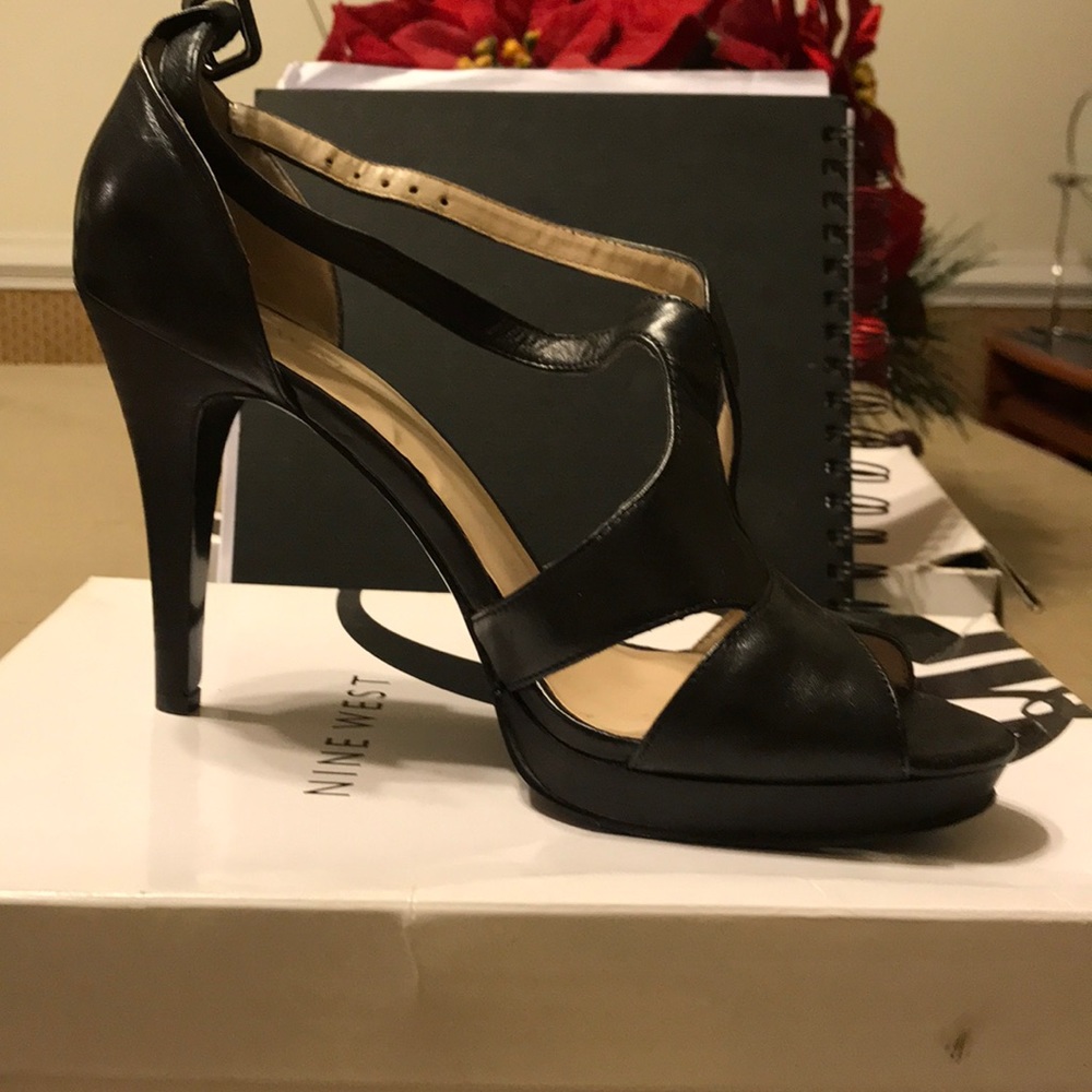 Black pair of Nine West shoes